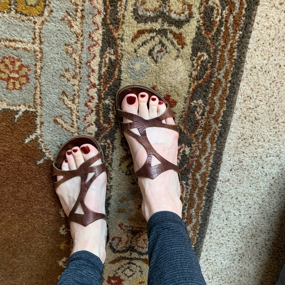 Cydwoq slip on sandals